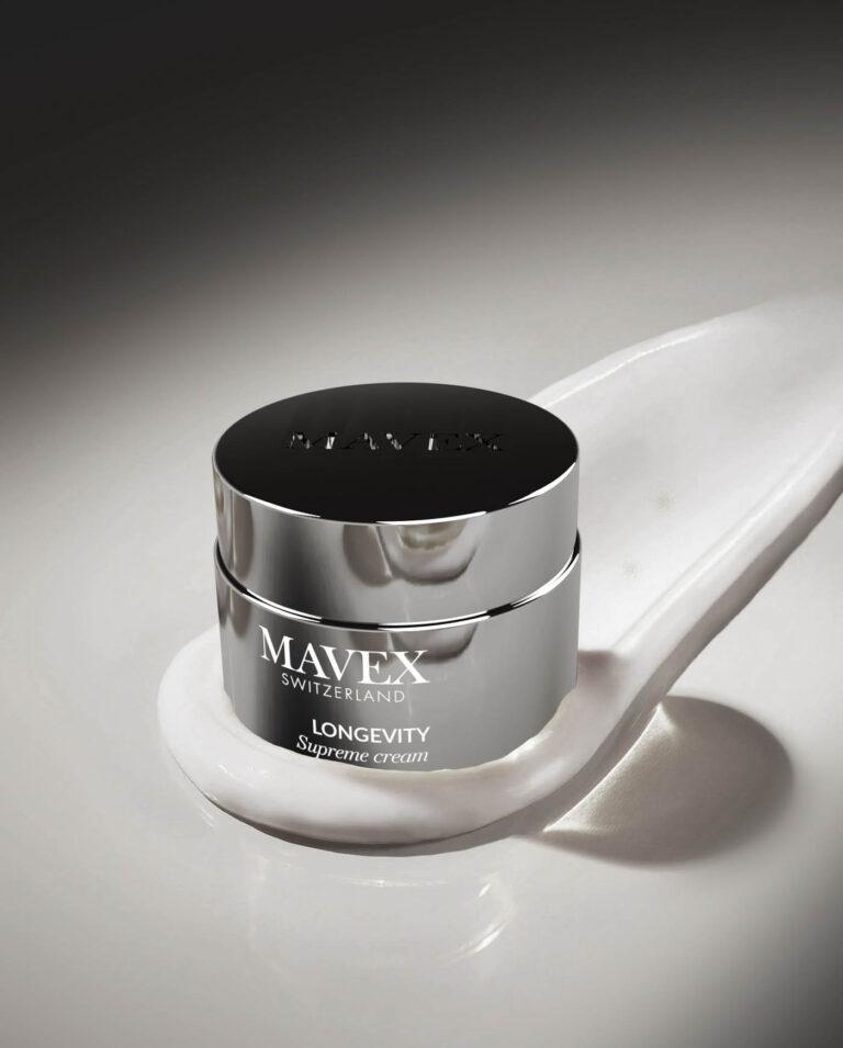 Mavex-supreme-cream-longevity-anti-age | ATE Bordeaux Close-up of a shiny silver MAVTEX Longevity Supreme Cream jar on a white curved display surface with a dark-to-light gradient background.